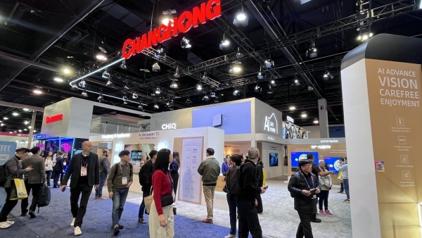 多款AI产品亮相引领中国“智”造闪耀科技秀场九游会登录j9入口CES 2025直击：长虹(图5)